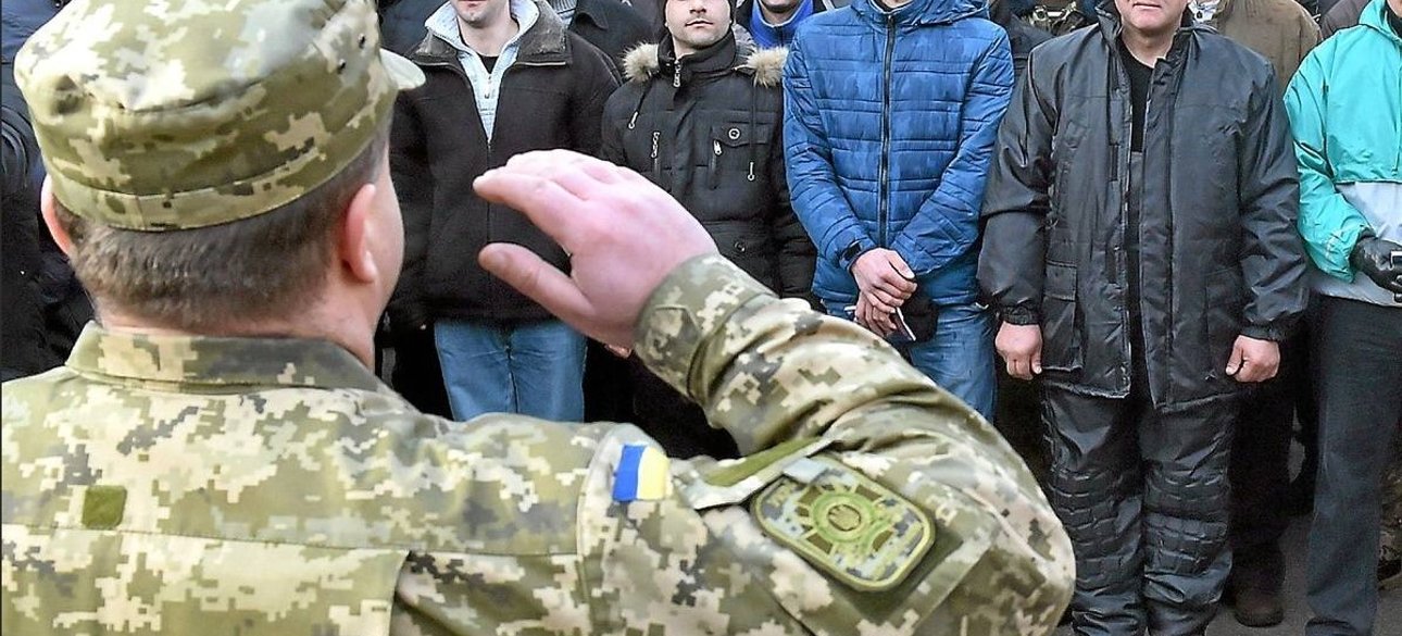 мобілізація в Україні, нова мобілізація в Україні, нова хвиля мобілізації в Україні, мобілізація, повістки, вручення повісток, добровольці, війна в Україні, продовжує мобілізація