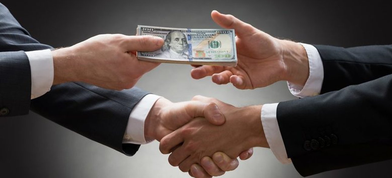 Коррупция Привычка брать деньги — в крови у украинских чиновников