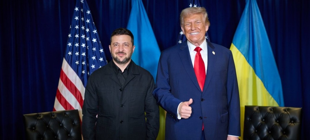 Зеленський та Трамп зi своими прапорами