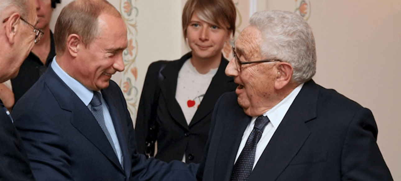 Рукостискання Путіна і Кіссінджера