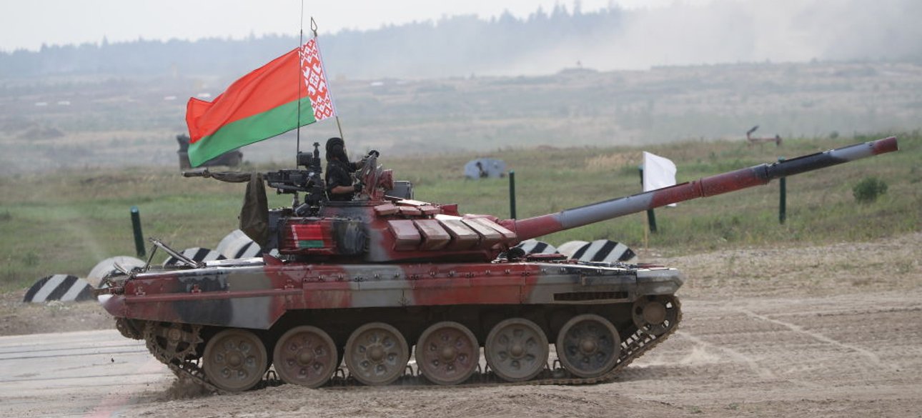 Белорусский танк на учениях