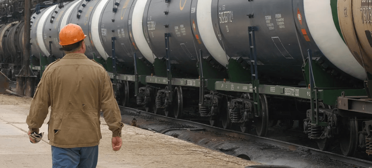 Залізничний склад з бензином