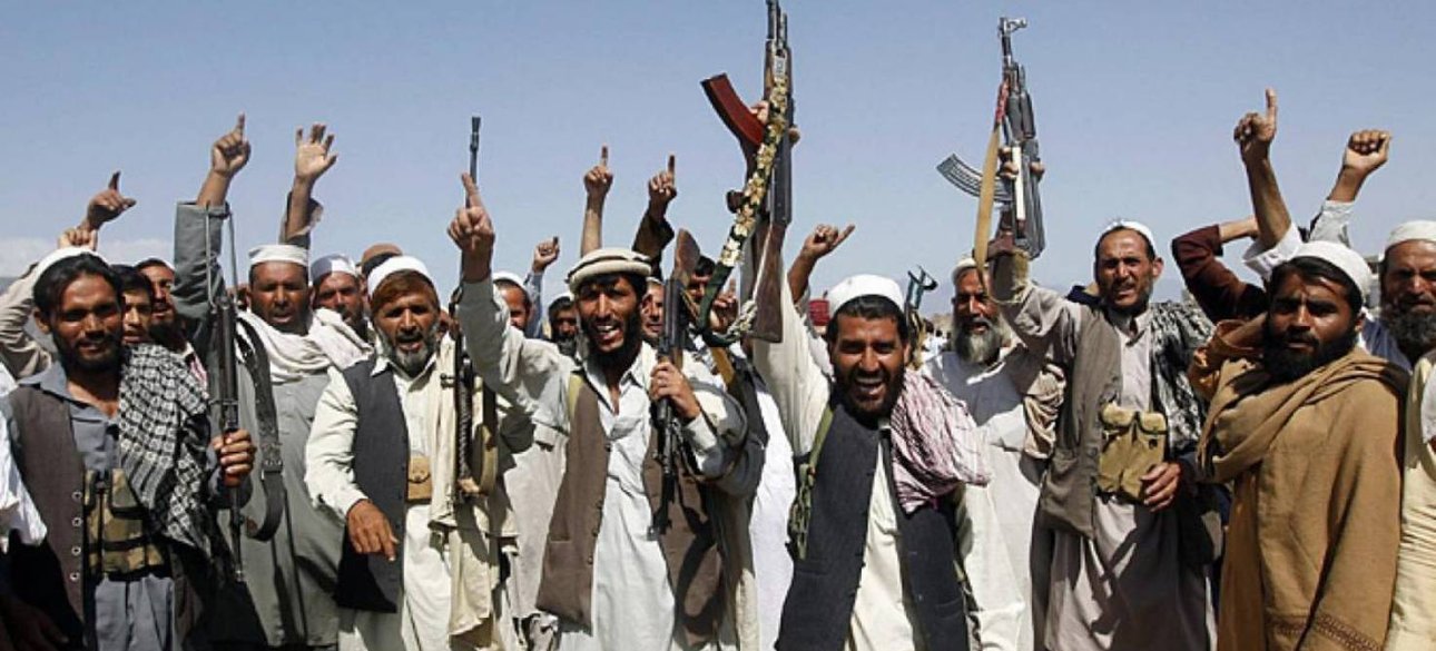 У міру того, як таліби один за іншим захоплюють адміністративні округи країни, прозахідний центральний уряд починає панікувати.