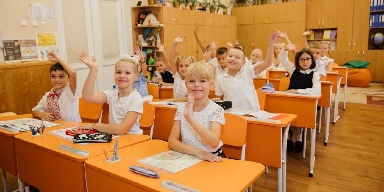 Українські школярі на уроці