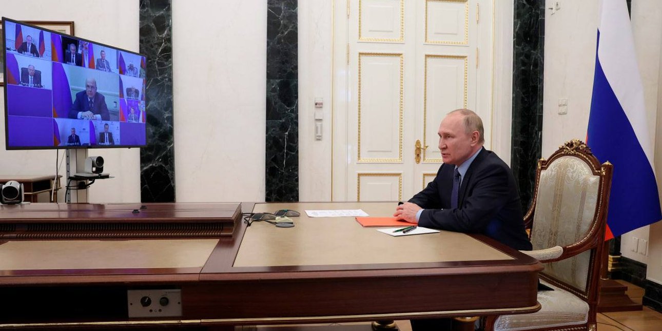 Путін у своєму кремлівському кабінеті
