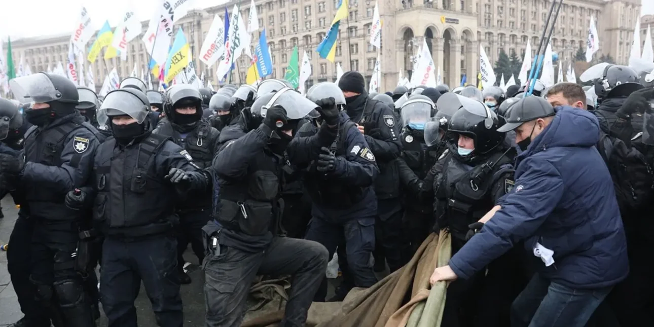 Поліція на Майдані у Ківі