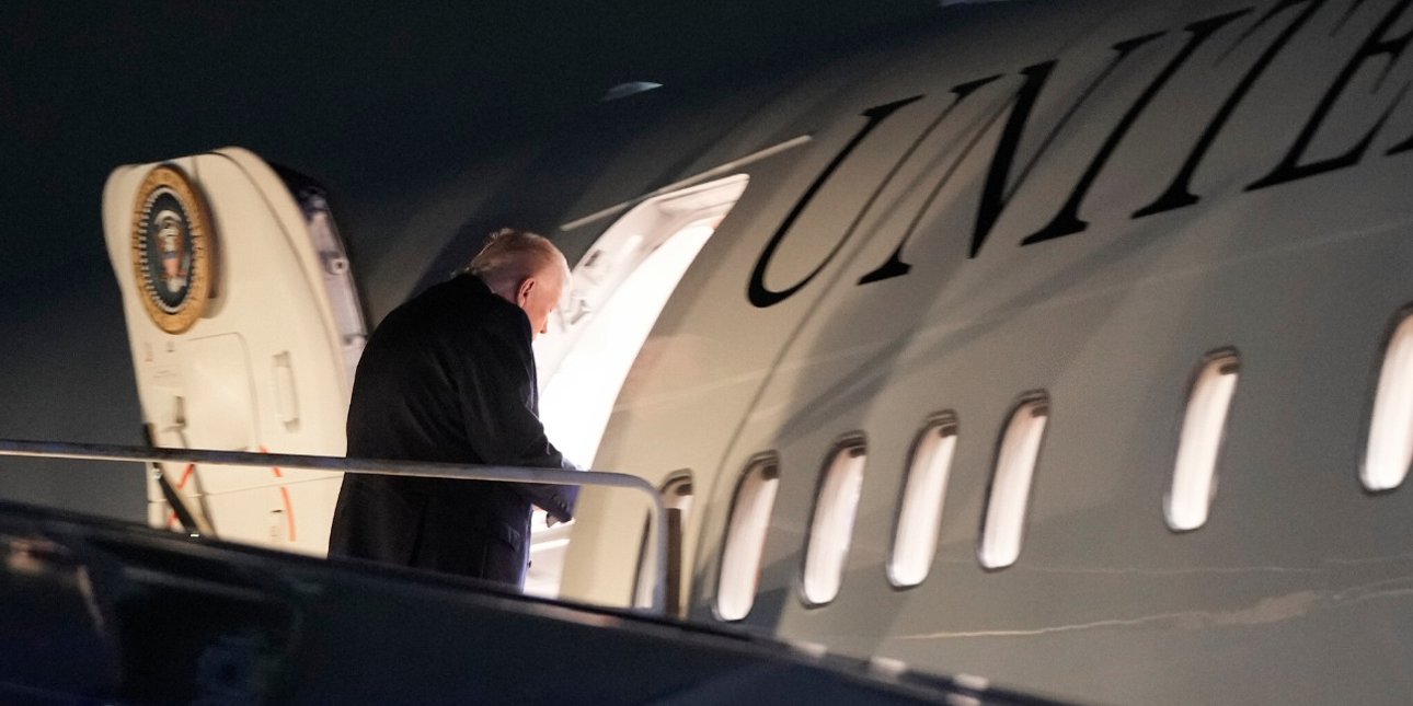 Трамп заходить на "Борт номер один" США