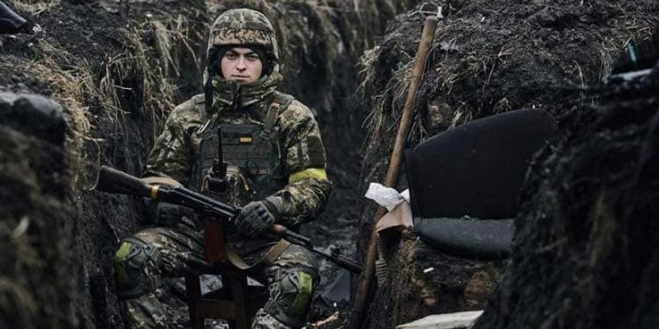 військовослужбовець зсу, окоп, військовий