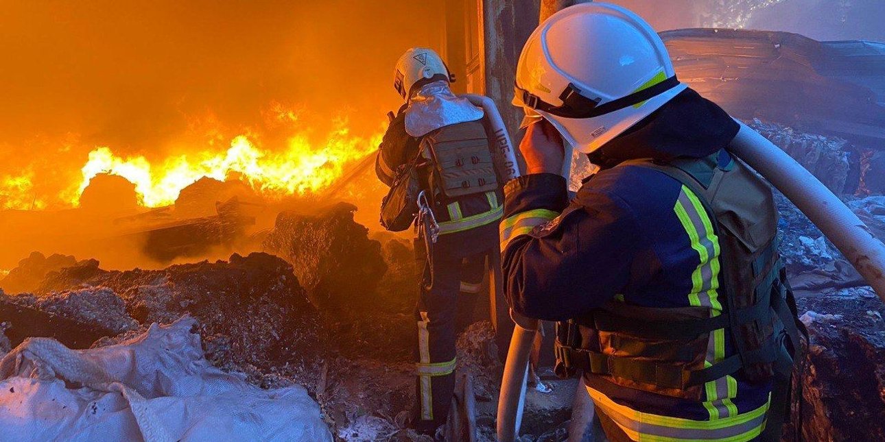 Пожарные на месте российского ракетного удара