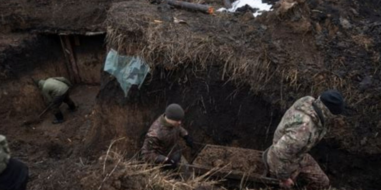 Українська піхота риє окопи