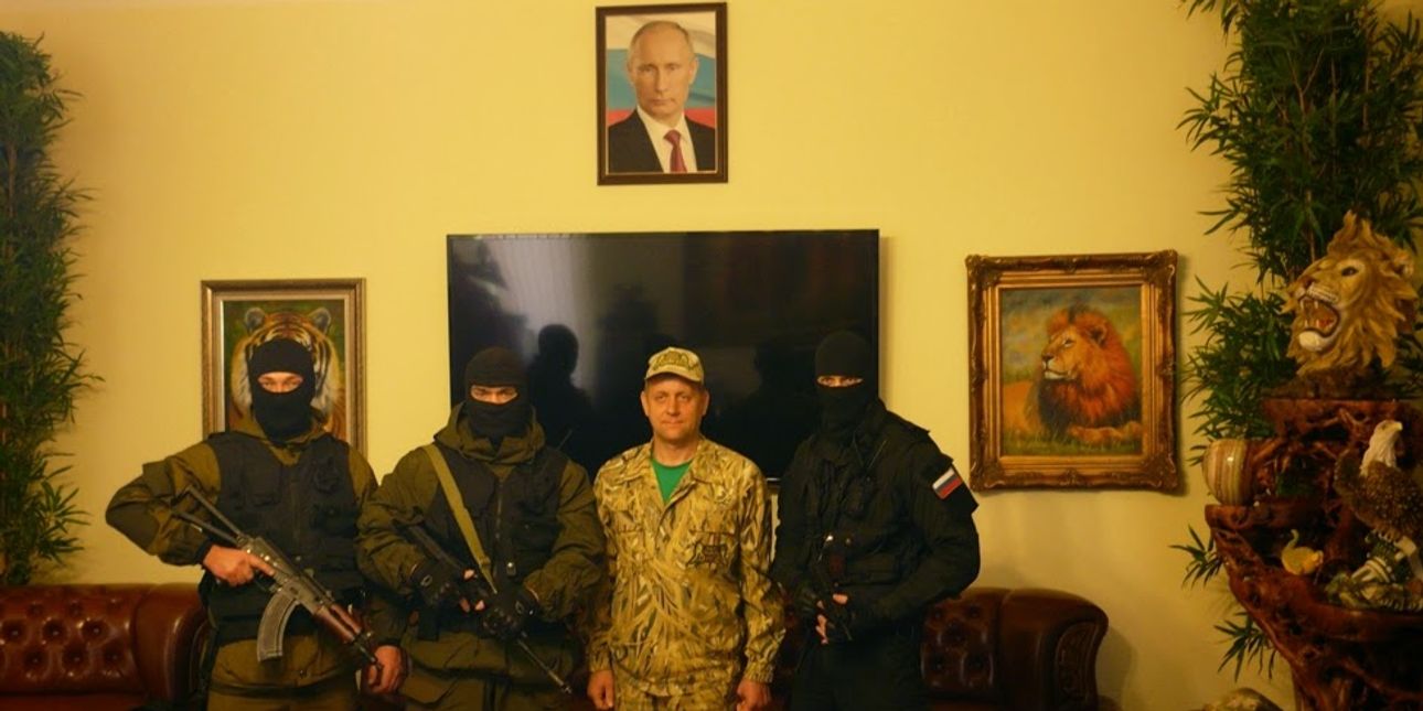 Олег Зубков и его "охрана" / Фото: olegzubkov.blogspot.com/