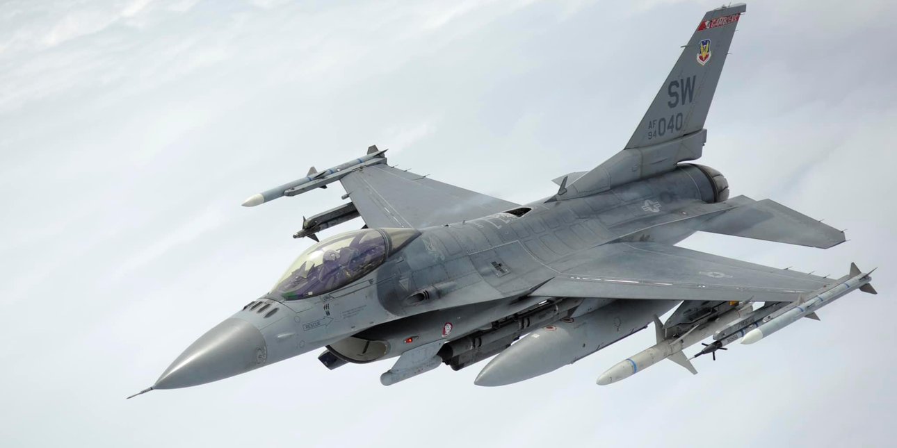 F-16 самолет