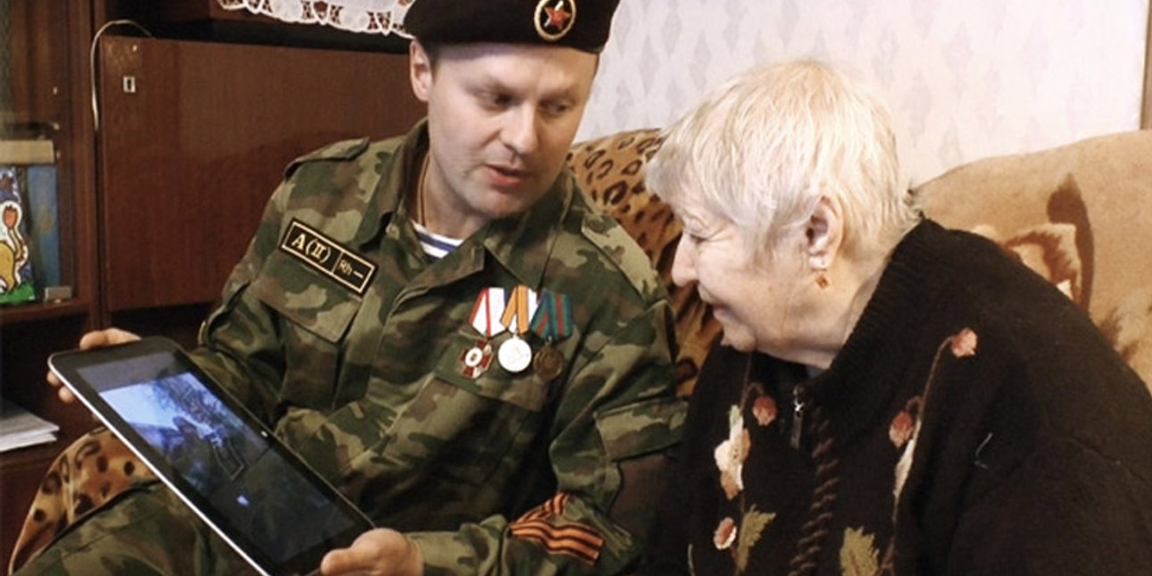 Российский наемник Игорь Гребцов, воевавший за "ДНР", рассказывает собственной бабушке о ратных подвигах
