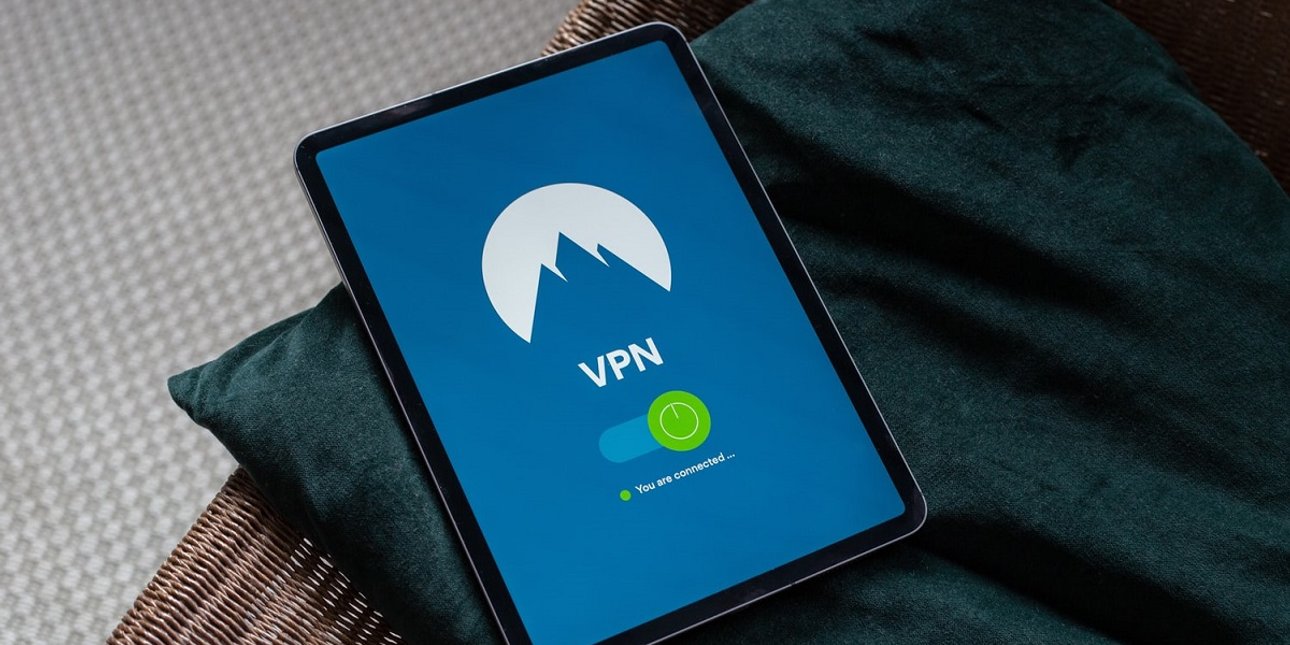 Планшет с VPN на экране