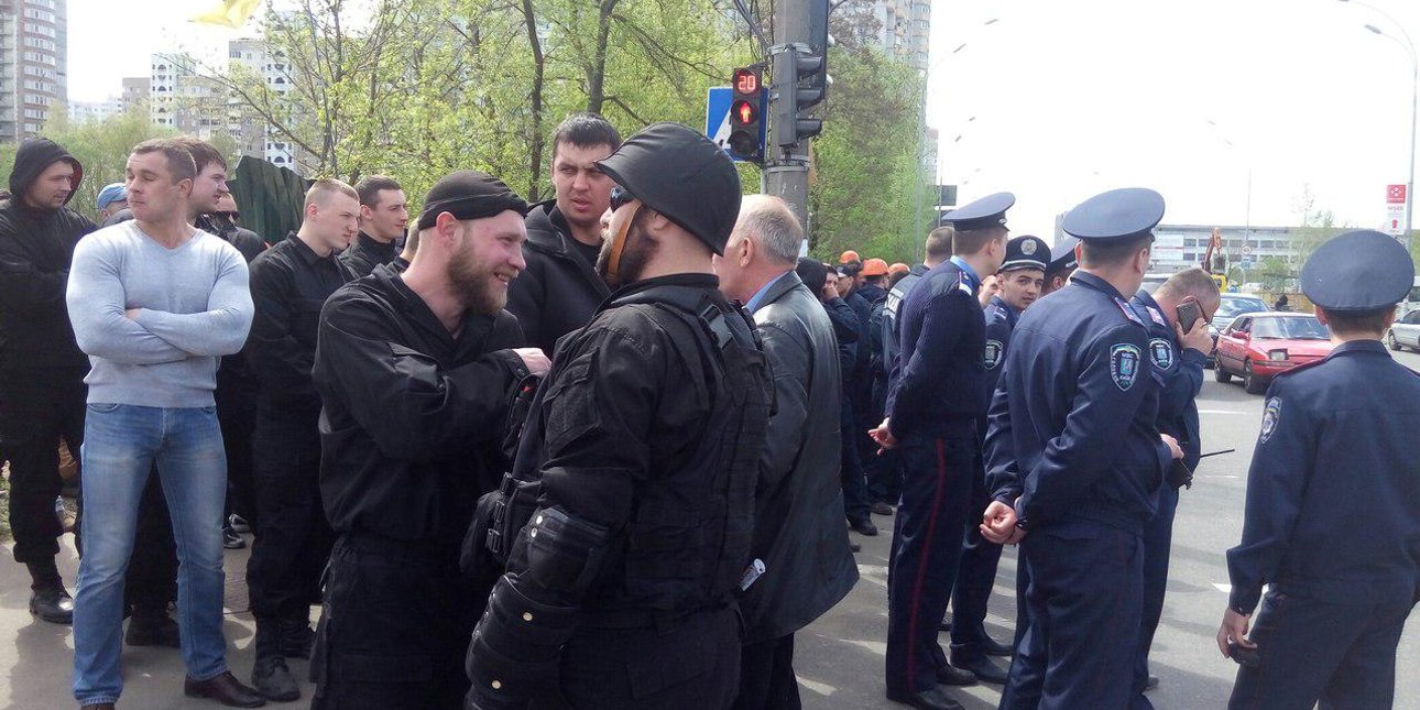 Представители ГО "Майдан", разгонявшие активистов на Позняках / Фото: informator.news