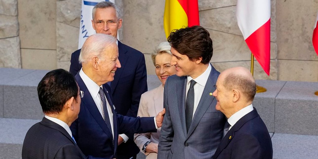 Група G7