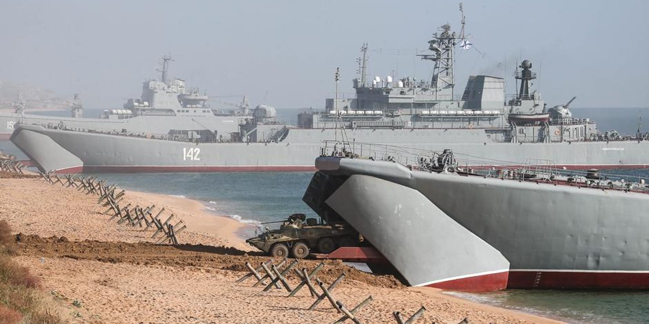Военные корабли у берегов Чёрного моря