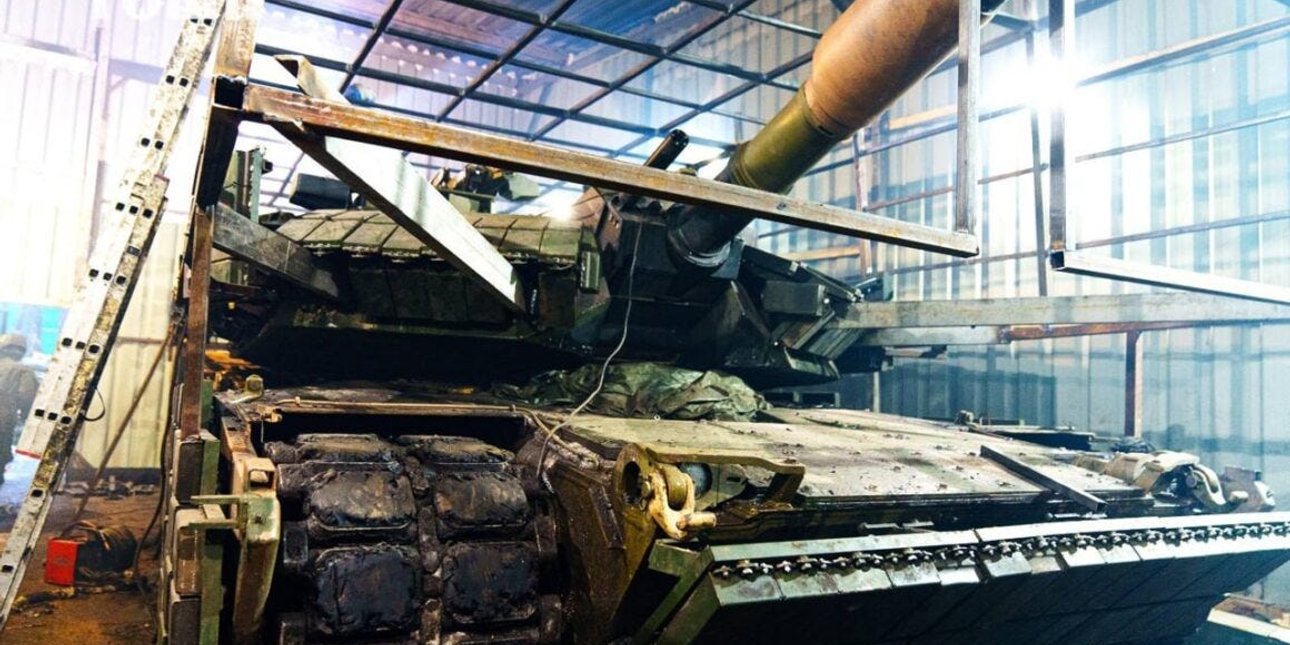 Украинский танк М-1 Abrams с защитой от дронов