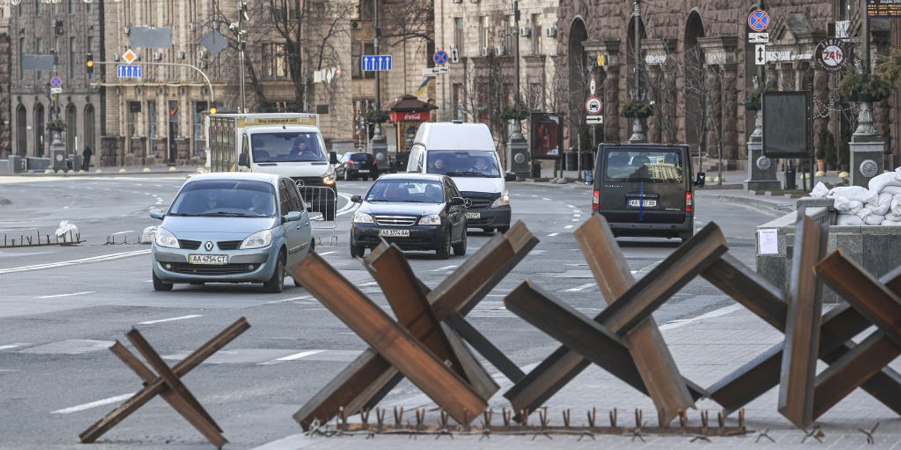 киев, начало войны, противотанковые ежи