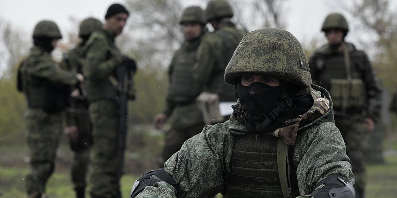 Російські солдати на привалі