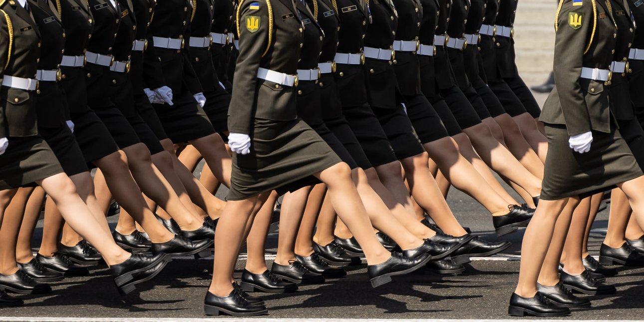 женщины военные, парад независимости 2021, курсантки