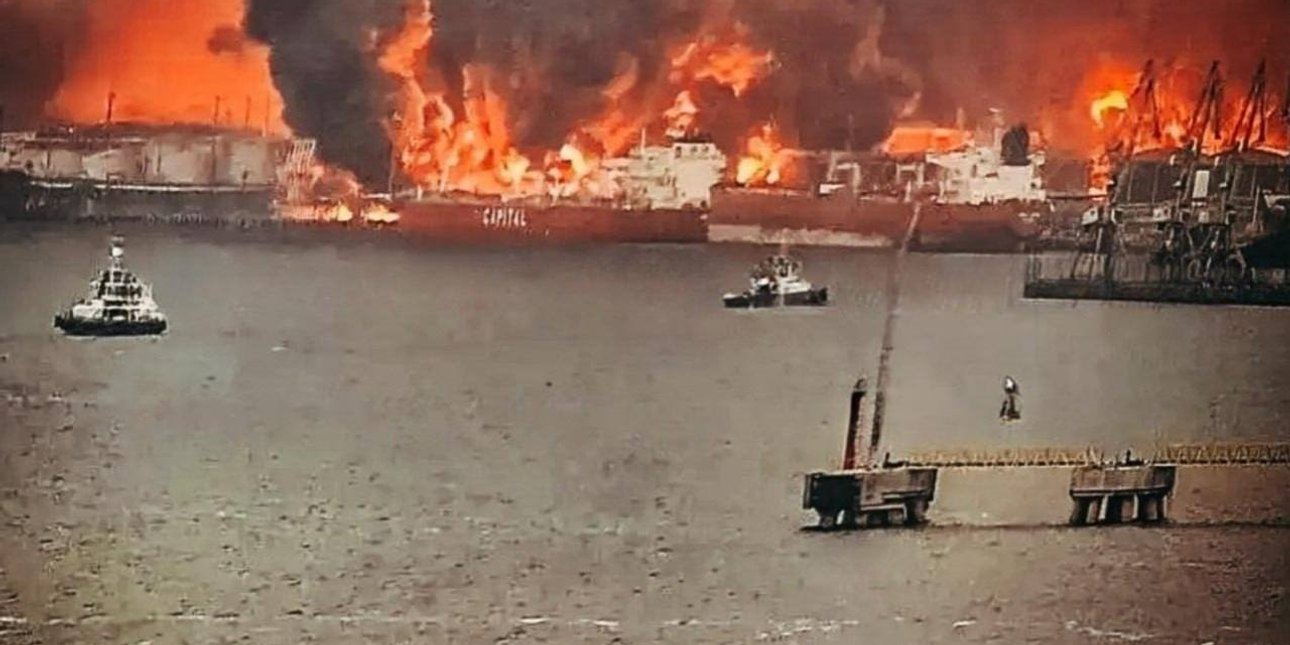 Пожар в Усть-Луге после ударов из Украины