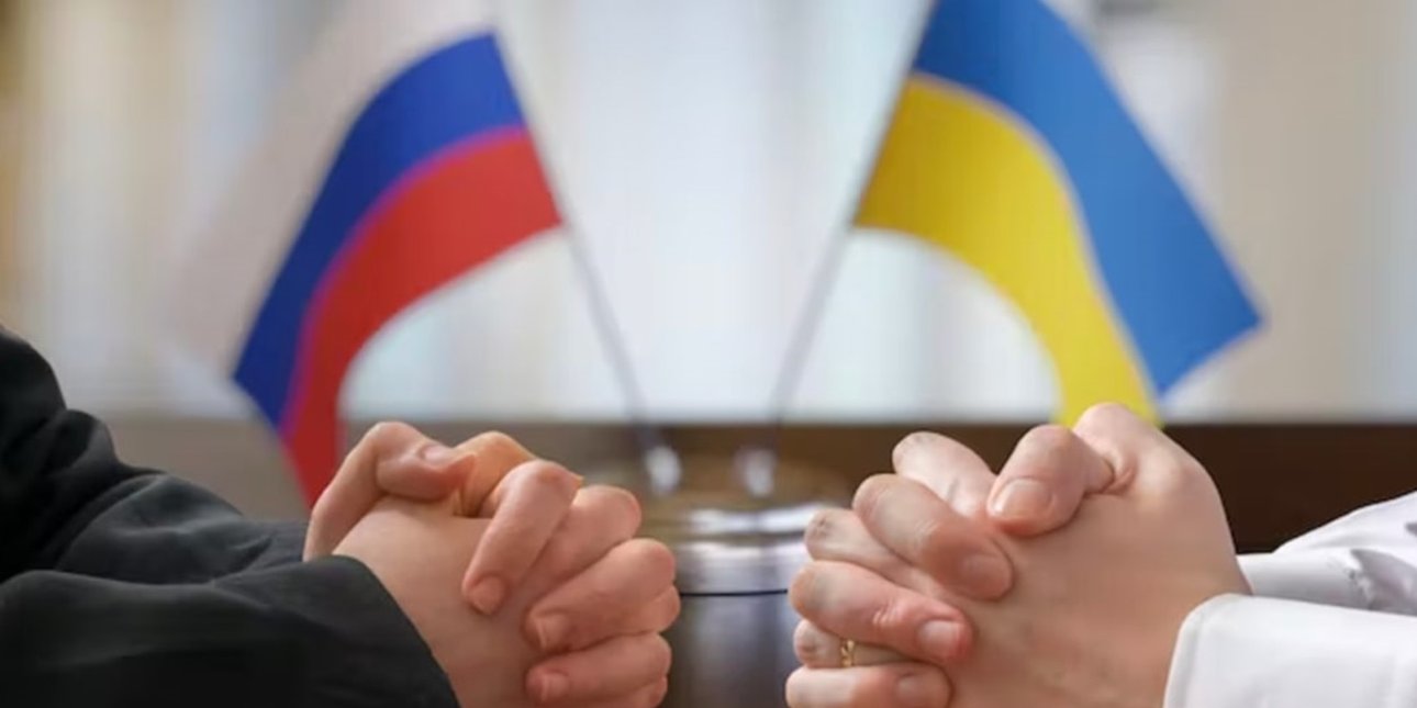 Перемовини України та Росії з прапорами