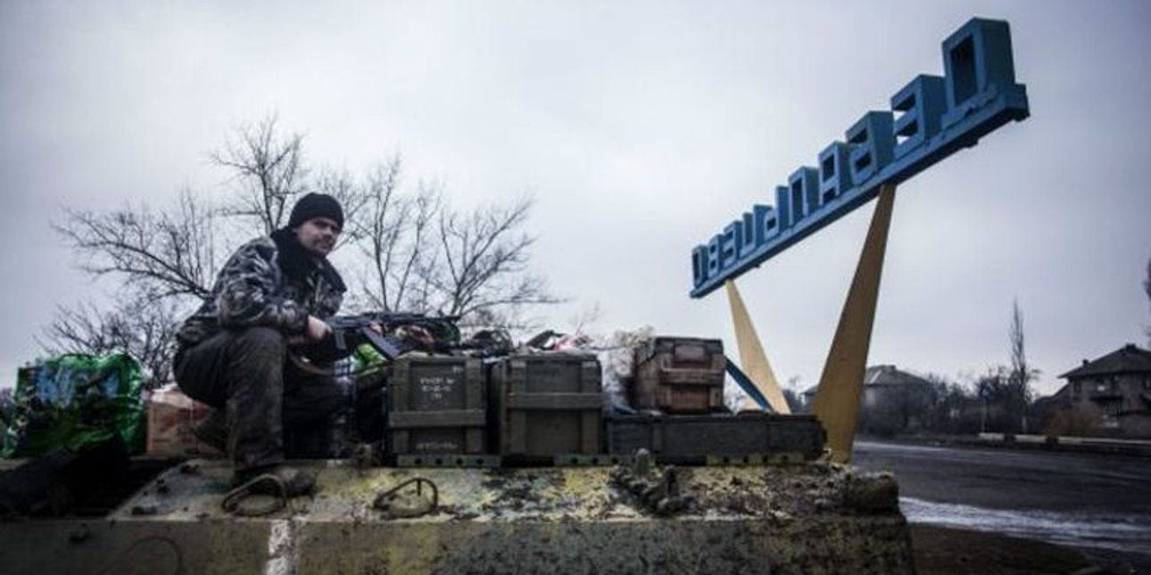 Боец АТО на въезде в Дебальцево / Фото: Telegraf