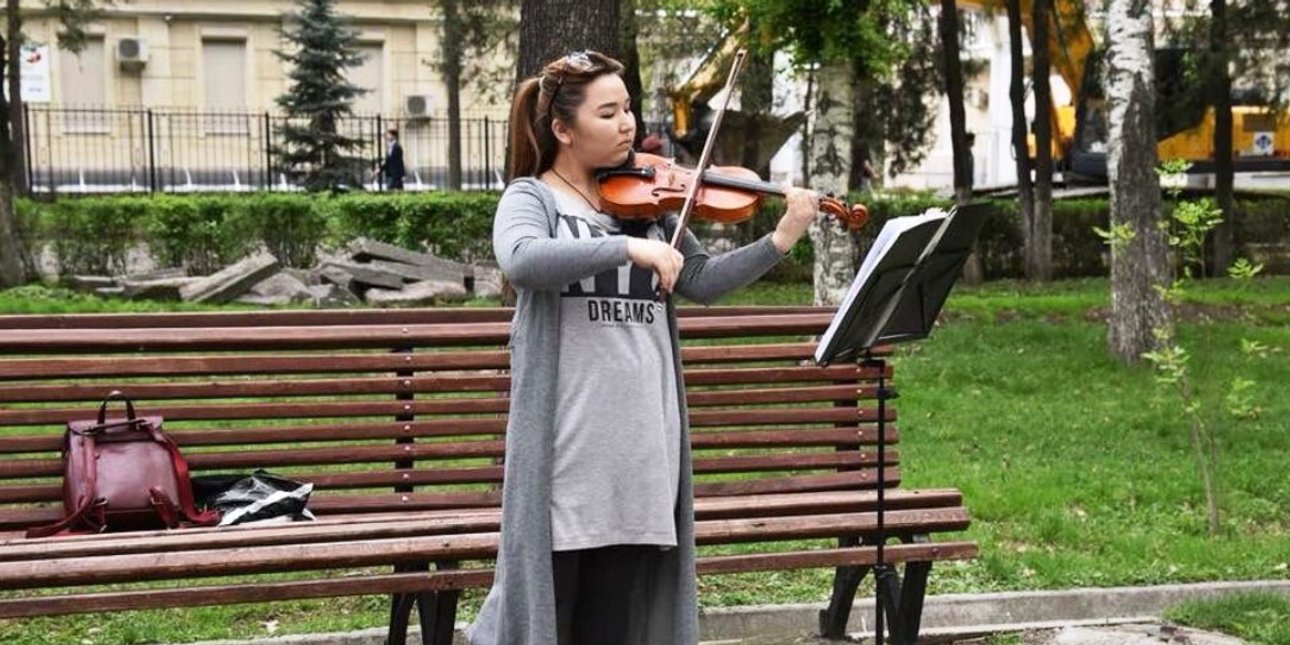 Девушка со скрипкой