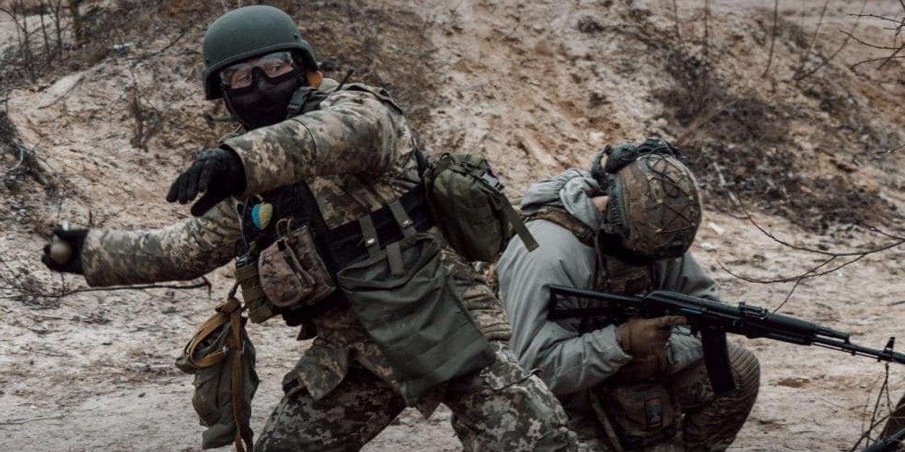 Бойцы ВСУ держат оборону