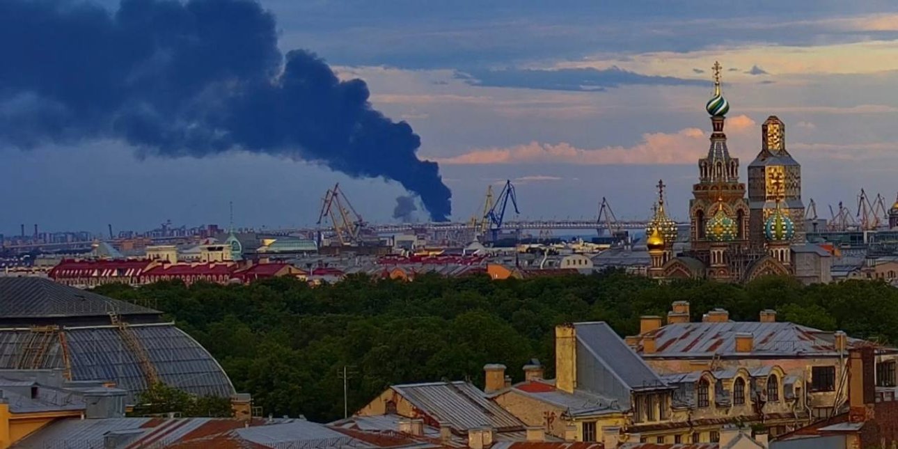 Пожежа на нафтовому терміналі в Санкт-Петербурзі після українського удару