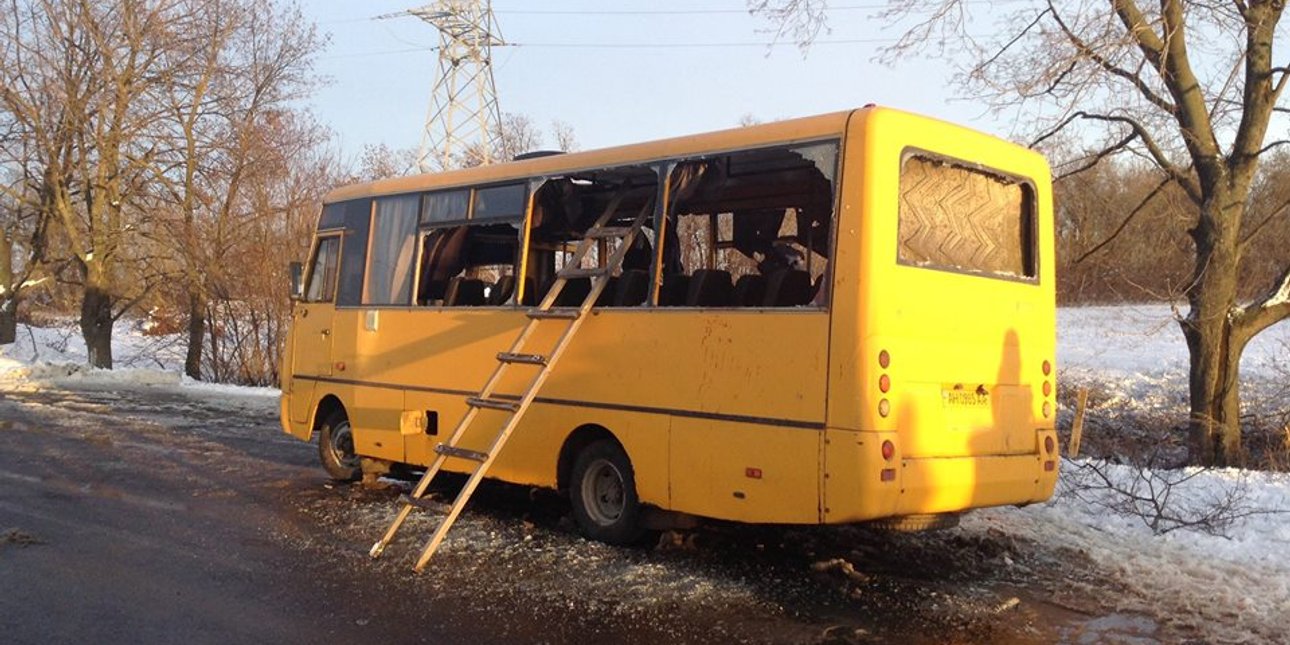 Автобус, обстрелянный под Волновахой / Фото: euronews.com