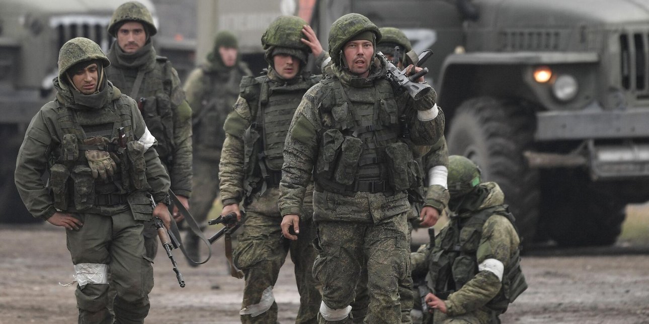 Російські солдати в проміжку між боями