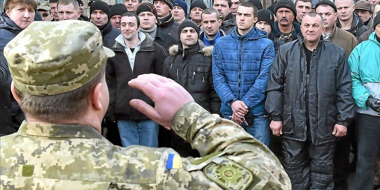 мобілізація в Україні, нова мобілізація в Україні, нова хвиля мобілізації в Україні, мобілізація, повістки, вручення повісток, добровольці, війна в Україні, продовжує мобілізація