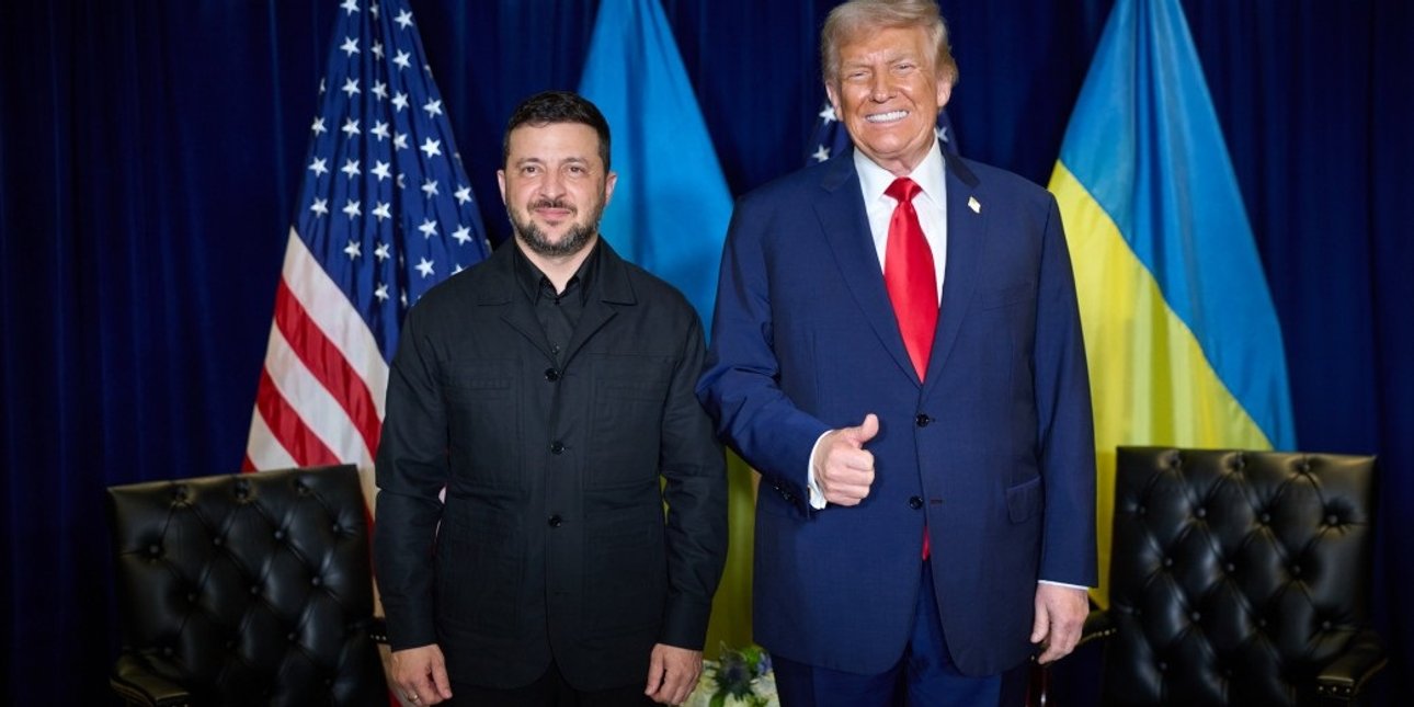 Зеленский и Трамп со своими флагами