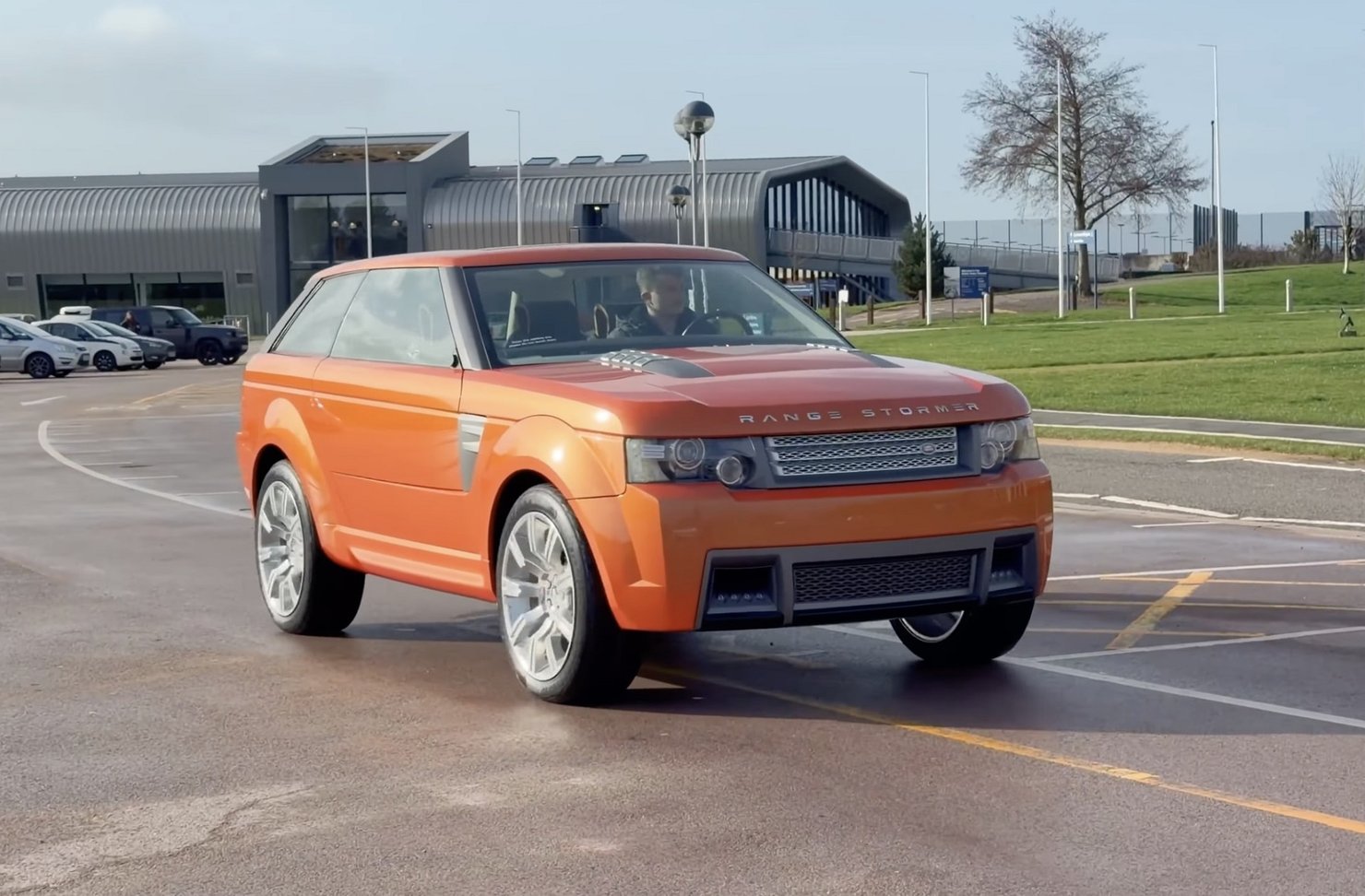 Land Rover 2004 із дзеркалами камерами та дверима Lamborghini показали ...