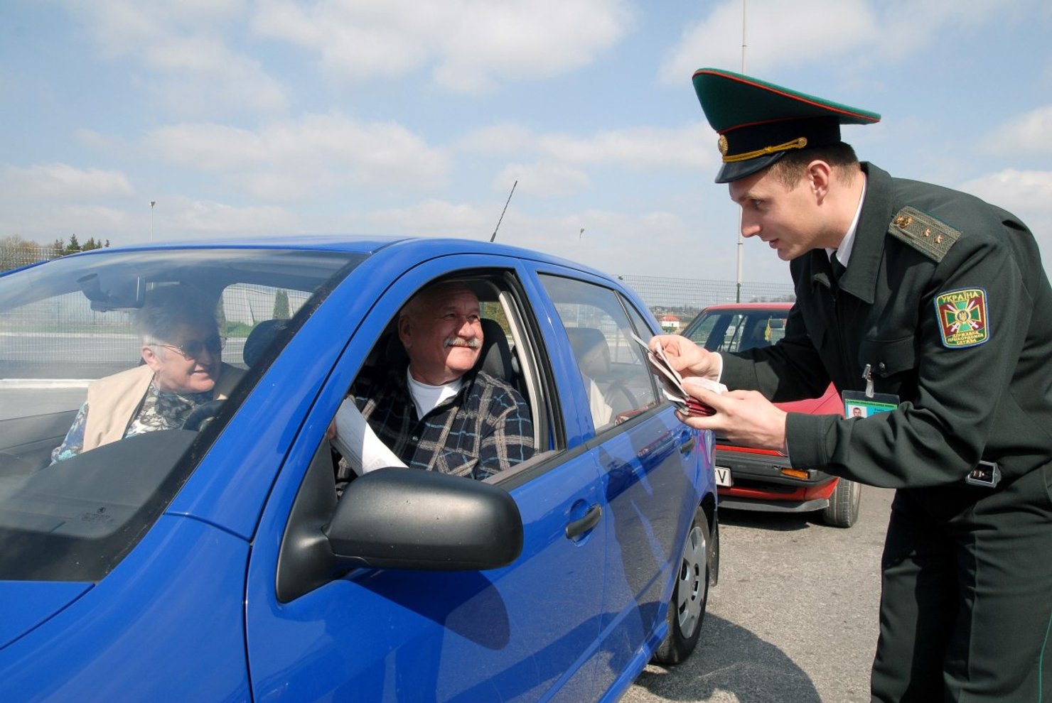 Відповідно до ст. 3.
</source data-src=