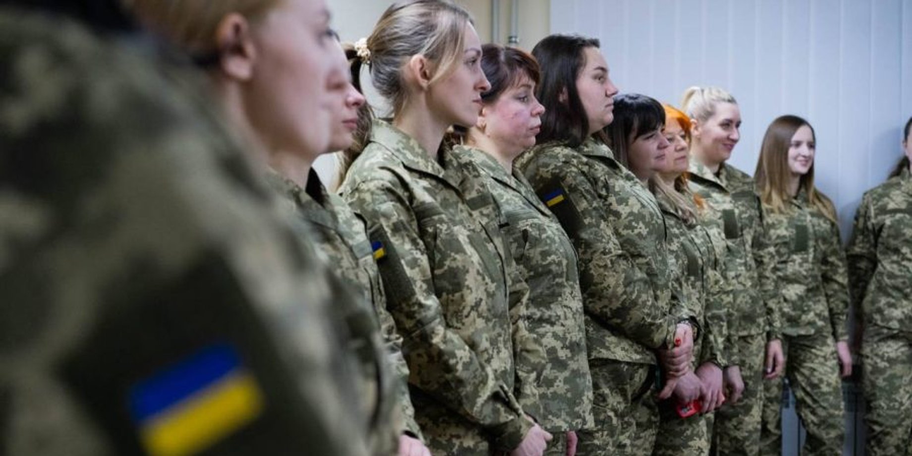 Жінок без дітей пропонують зобов’язати проходити військову службу: зареєстрували петицію