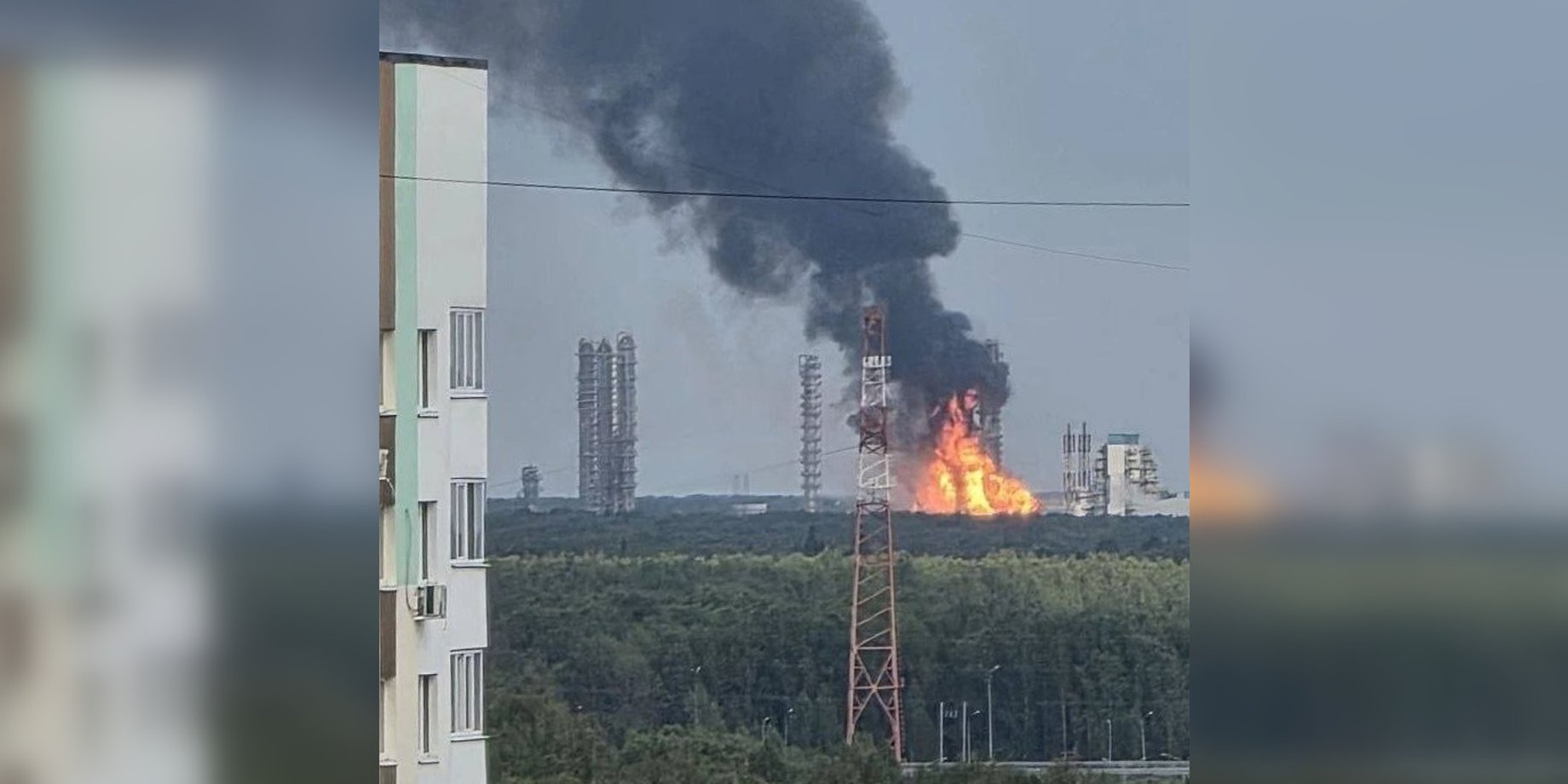 Три факели на хімзаводі: БпЛА вперше долетіли до Тобольська за 2000 км від України (відео)