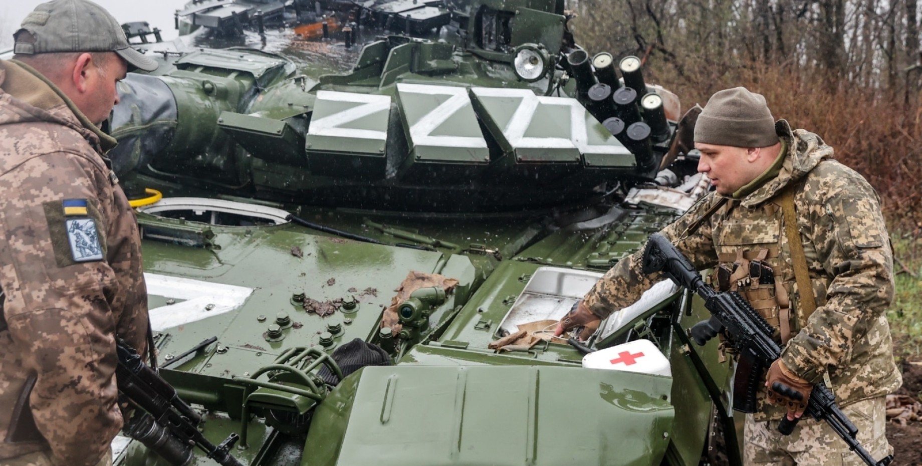 Танк против 8 украинских танков. Российские военные на Украине.