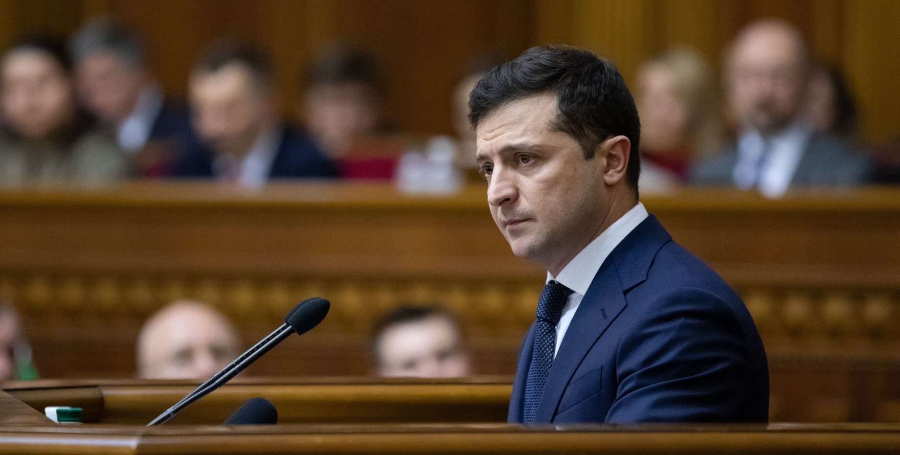 Раде фото. Зеленский в Раде. Зеленский в парламенте. Зеленский дефолт. Зеленский выступление.