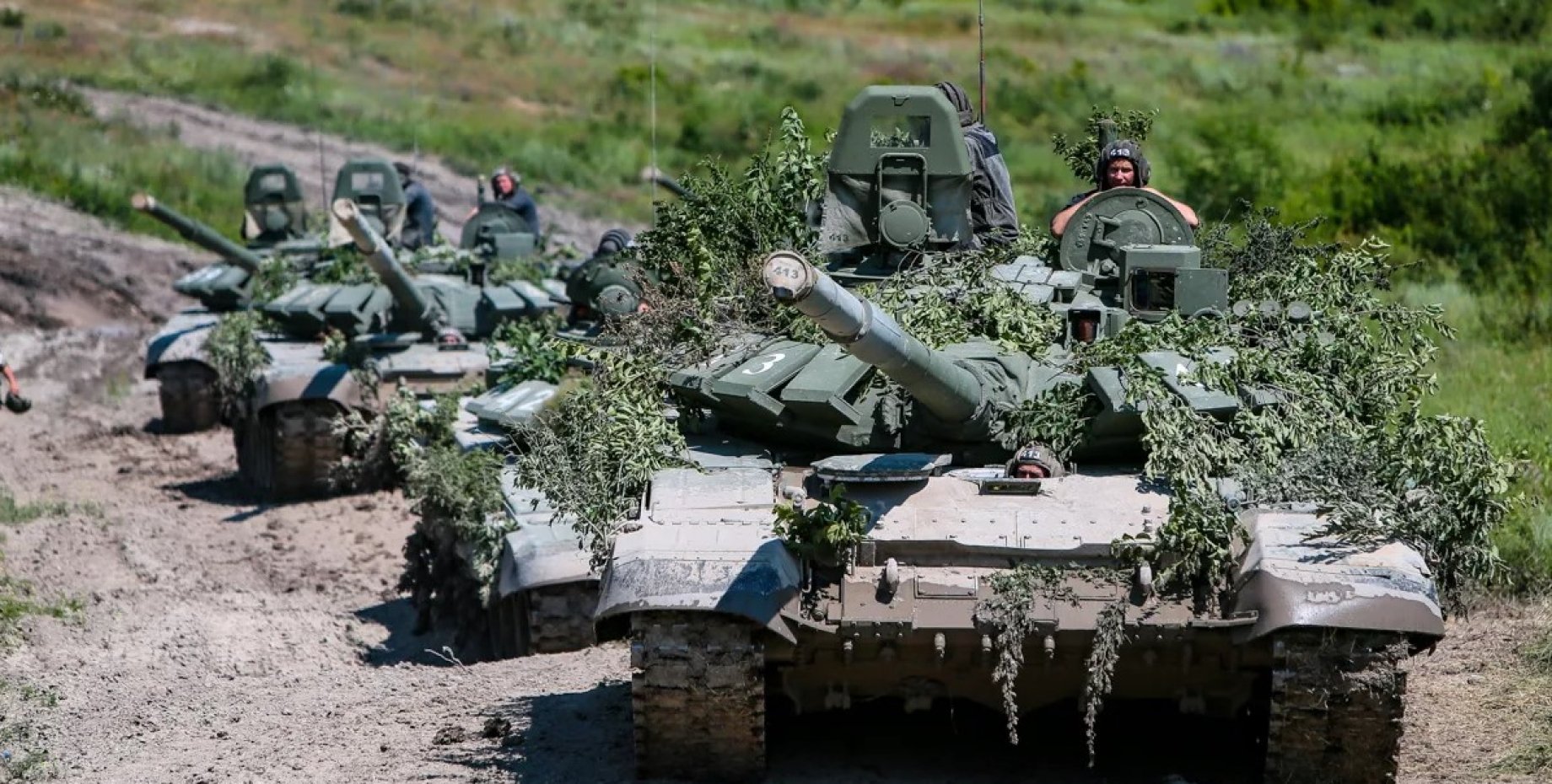 Z на военной технике. Колонна российских войск. Военные действия. Российская Военная техника. Колонна z военной техники.