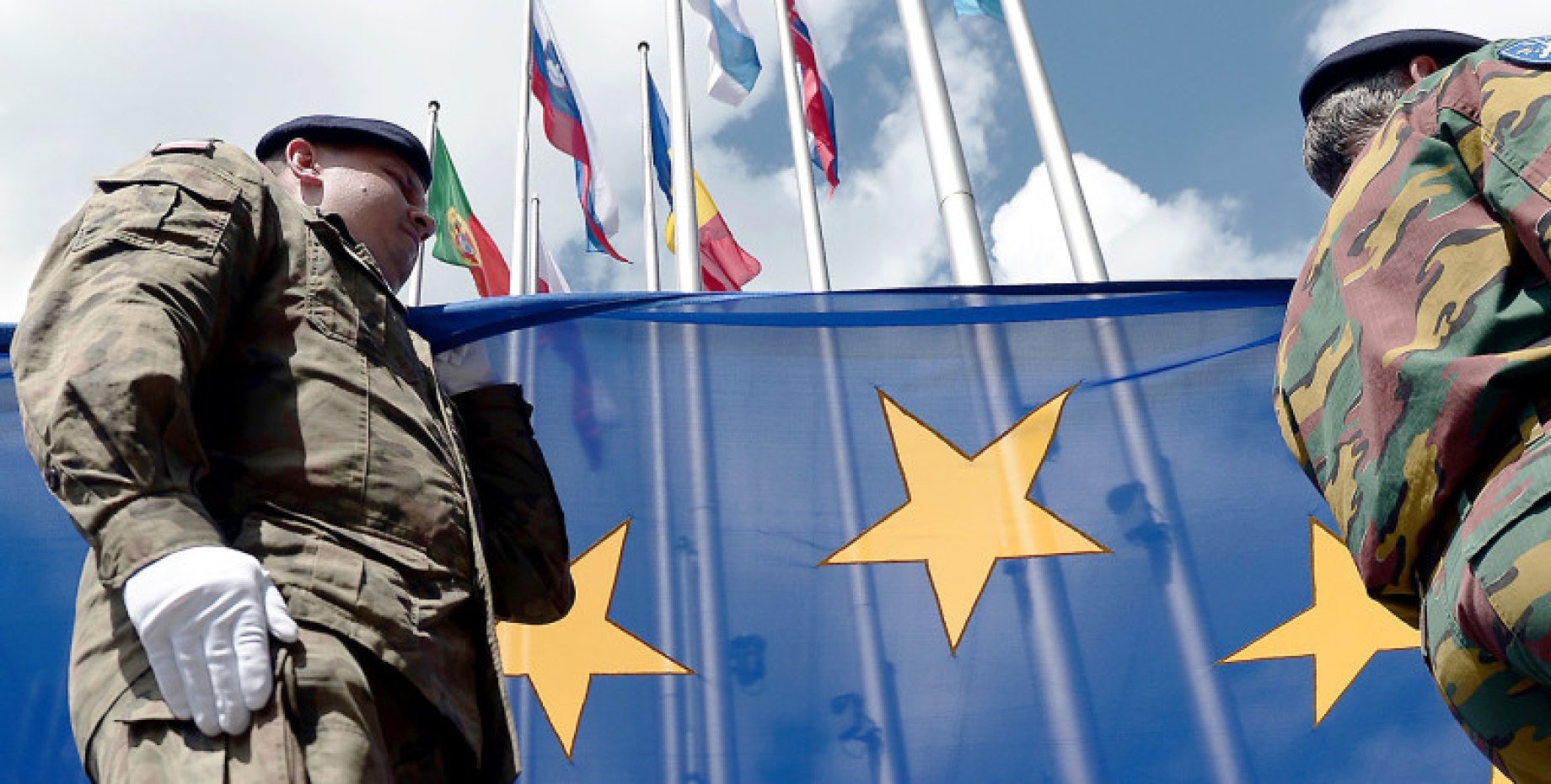 месяцқ на украинском. солдаты сша на украине. учесть украины. американский флаг в украине. женщины в украинской армии.