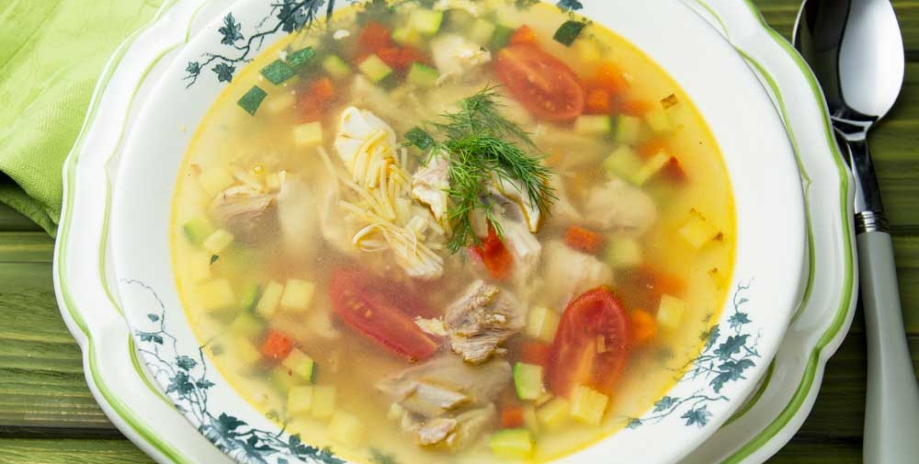 Суп из куры рецепты приготовления. Суп куриный вермишелевый. Суп вермишелевый с курицей. Суп вермишелевый с курицей и картошкой. Куриный суп с вермишелью и картошкой.
