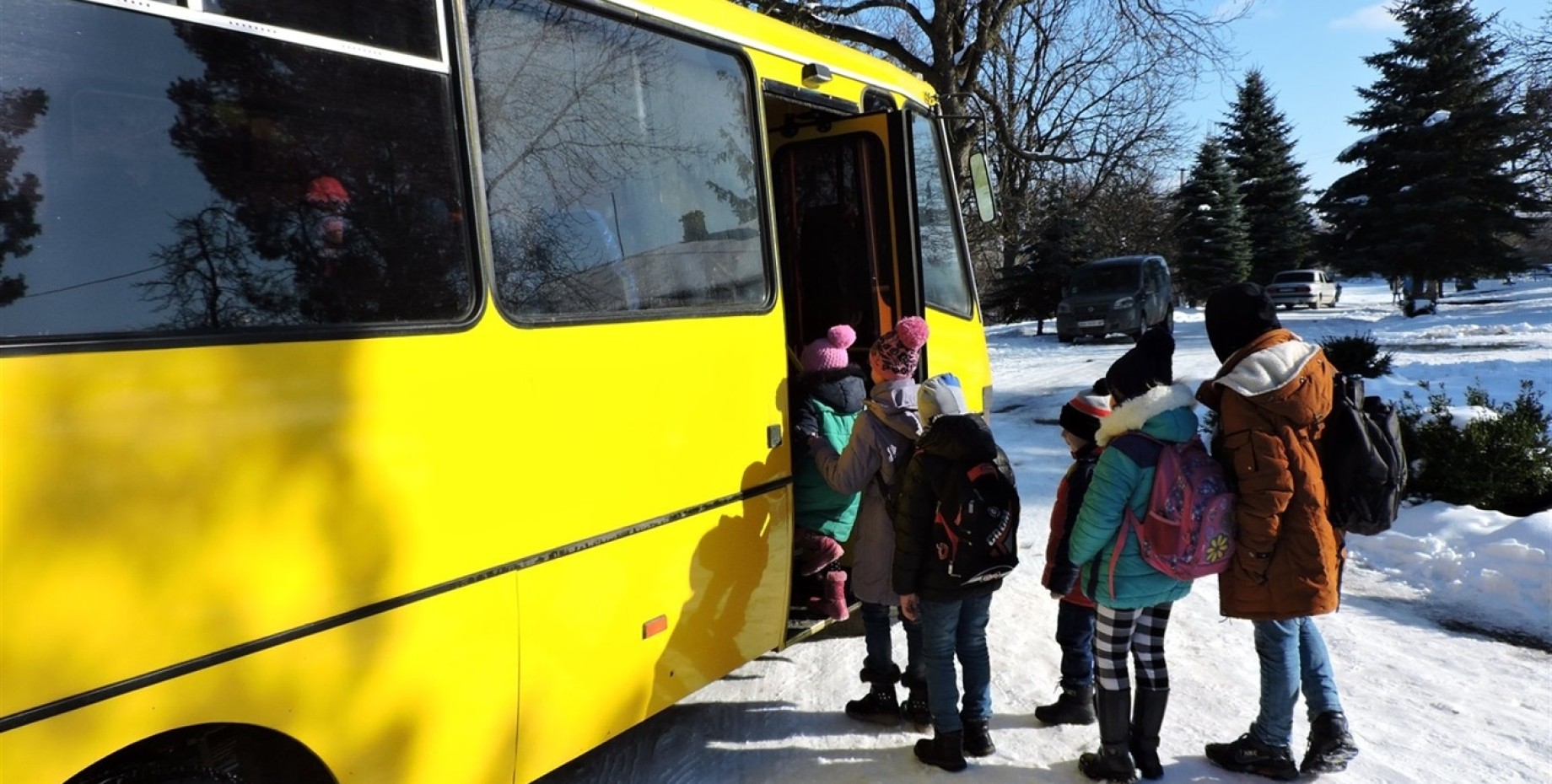Автобусы дети новый. Школьный автобус. Автобус для детей. Школьный автобус зима. Автобус дети зима.