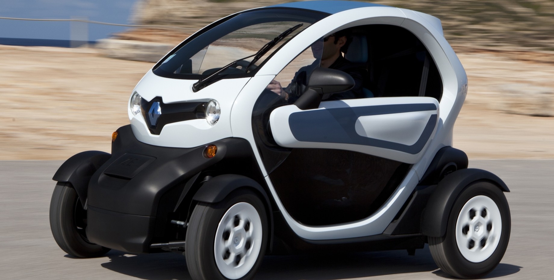 Электронный автомобиль. Renault Twizy. Электрокар Рено Twizy. Renault Twizy 2020. Рено Твизи 2020.