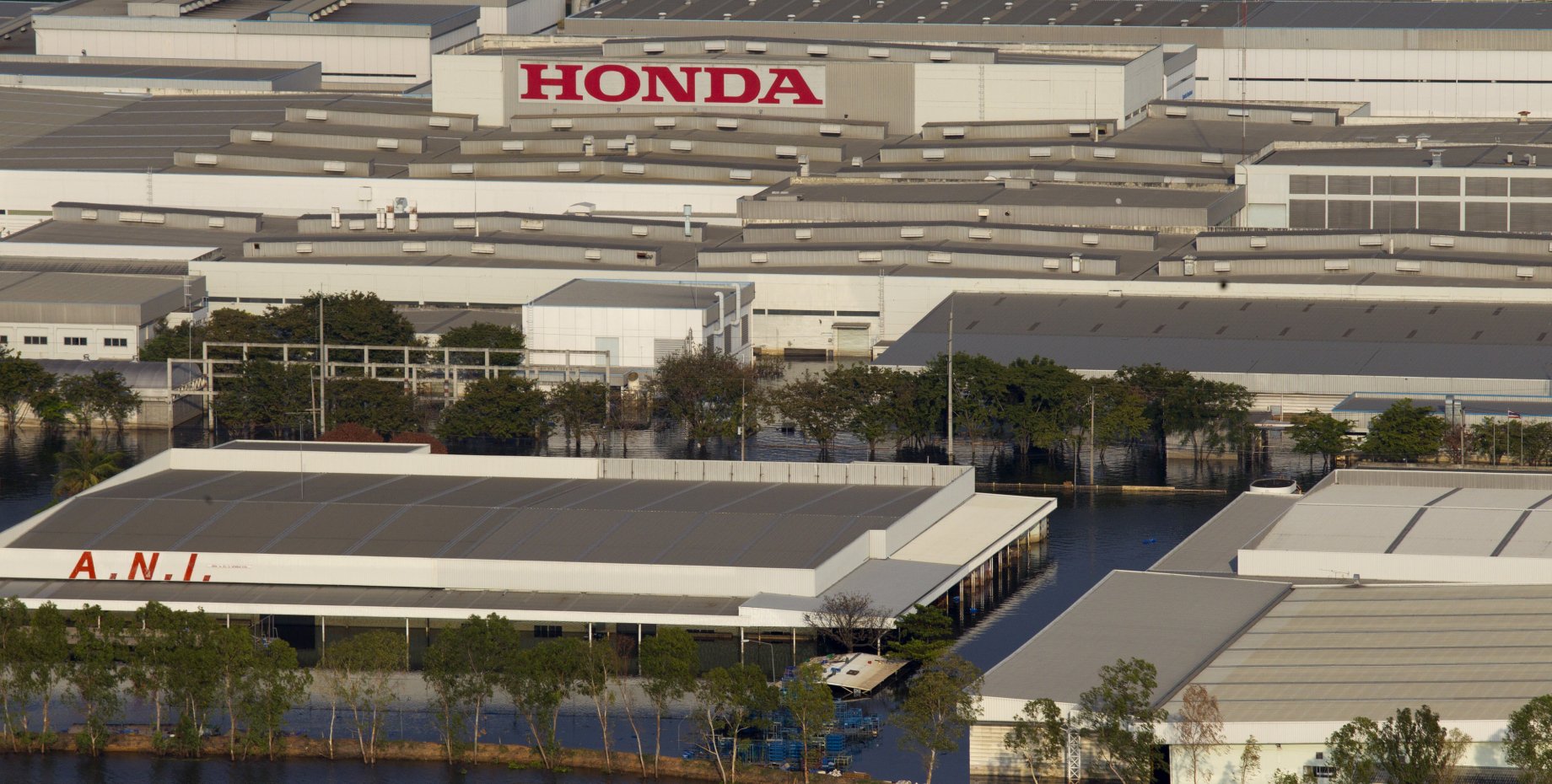 Завод honda. Завод Хонда в Японии. Штаб квартира Хонда в Японии. Первый завод Хонда в США. Завод Honda в США.