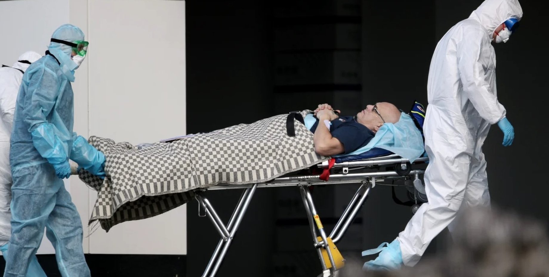 Пациенты с коронавирусом. Заболевших коронавирусом умерших. Человек умеранет от корона вируса. Заболевших коронавирусом умерших. Заболевших коронавирусом умерших.