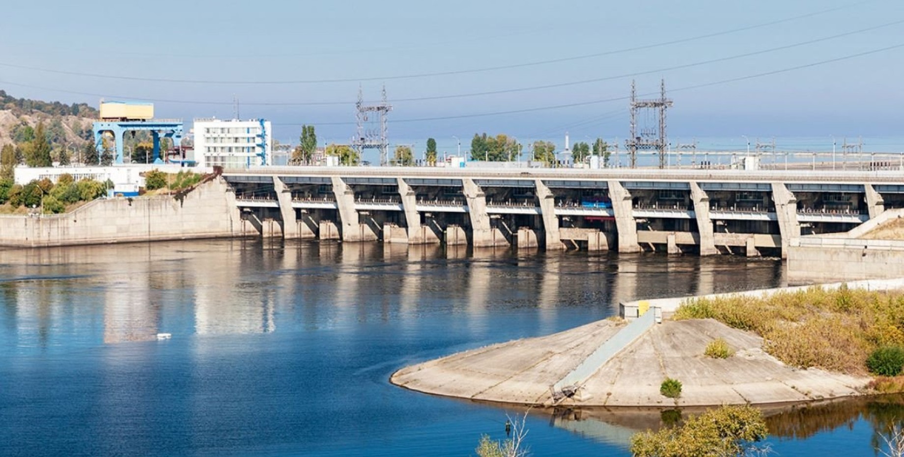 Водохранилища днепра. Киевская ГЭС Вышгород. Плотина ГЭС Киев. Дамба Киевской ГЭС. Киевская ГАЭС дамба.