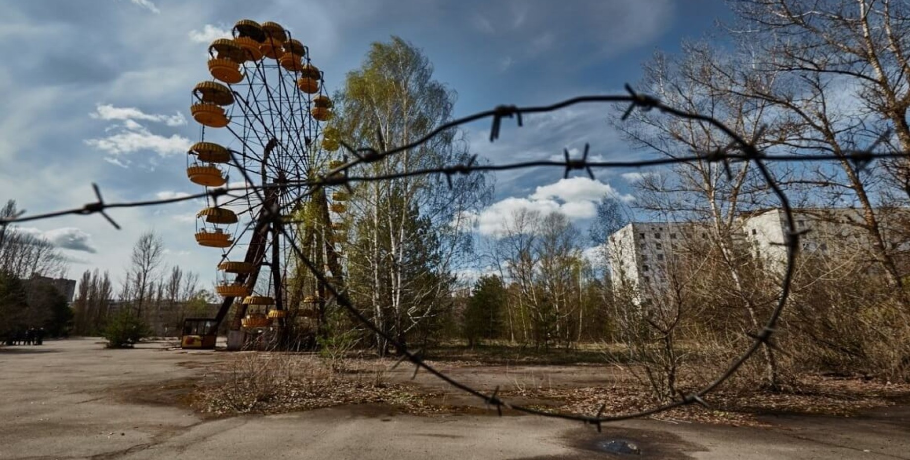 Припять город украины. Зона отчуждения Чернобыльской АЭС. Чернобыль зона отчуждения Припять. Зона отчуждения город Припять. Чернобыль зона отчуждения ЧАЭС.